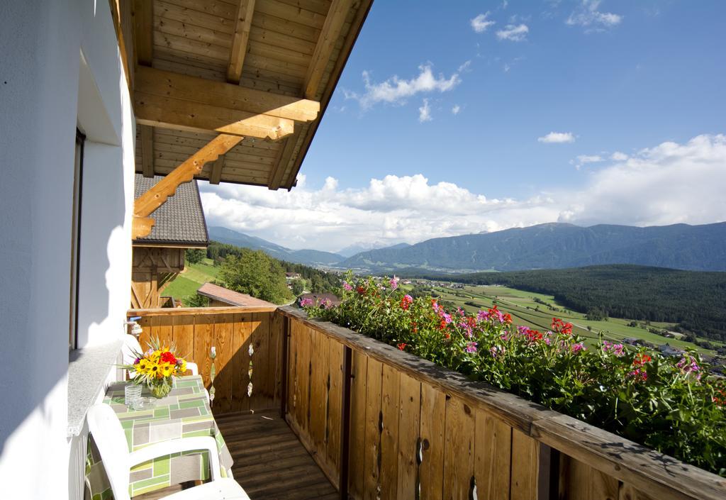 Villa Oberbaumgartnerhof Pfalzen Zimmer foto